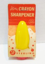 STERLING PLASTICS ATOMIC CRAYON SHARPENER 1950s SPACE SHIP UNUSED ON CARD YELLOW