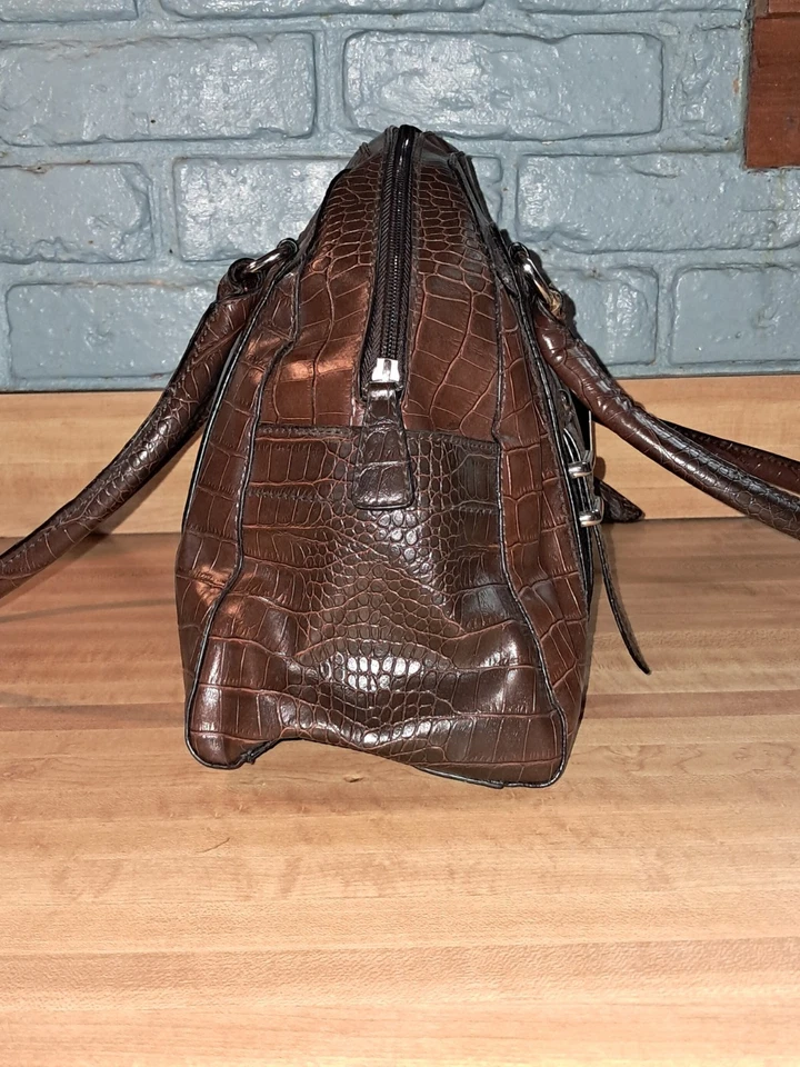 JC Penny East 5 сумочка коричневый искусственной кожи. croc с пряжкой дизайн. Новый - Изображение 3 из 4