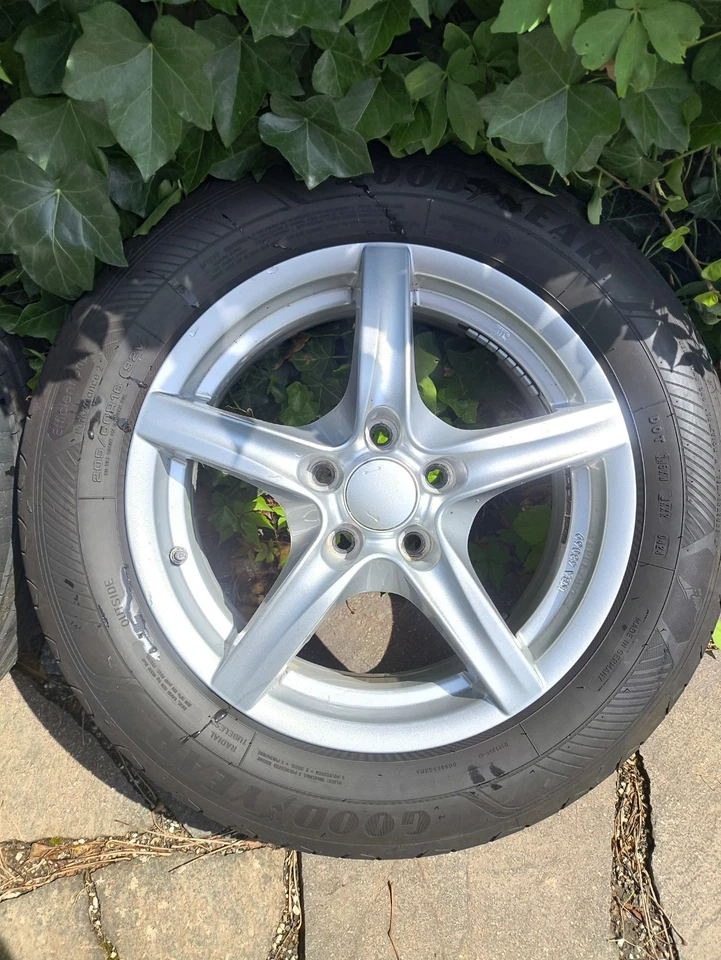 4 Sommerreifen auf Alufelgen. DOT 0424 - Bild 2 von 4