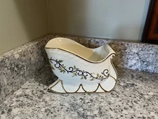 Mikasa Holly Sleigh Centerpiece Fine Porcelain KT410/990