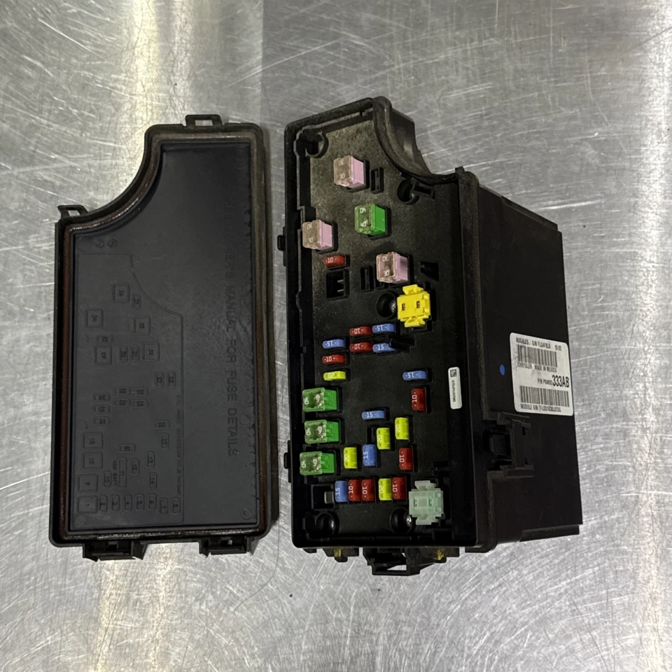 P04692333AB Jeep 2010 2011 2012 Patriot Compass calibre relé caja de fusibles OEM Foto 4 de 4