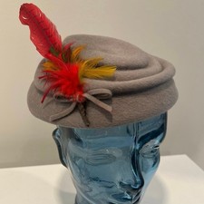 Vintage Glenover Henry Pollack 1950s-60s 100 Wool Hat Taupe w Red Feather JL