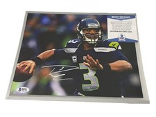 Russell Wilson Signed photo Beckett Authentication