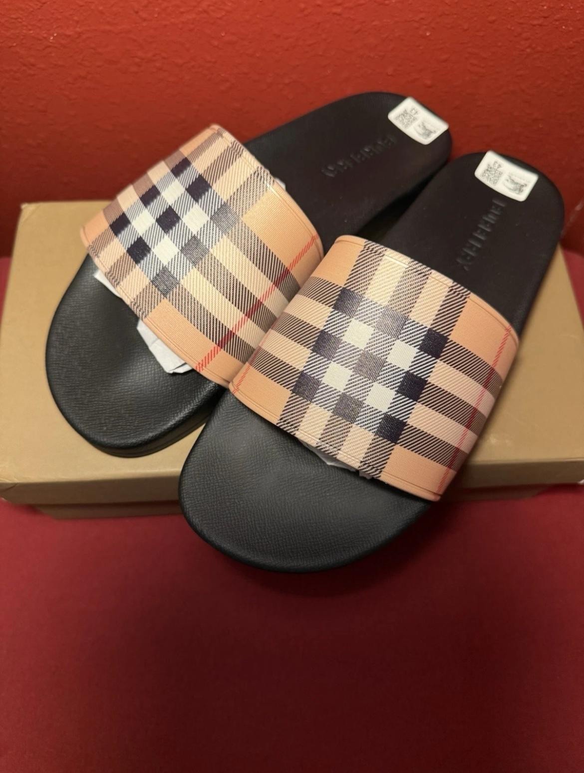 Burberry Mens/Womens Slides Size 11 Brand New with Box Never Worn thumbnail 3