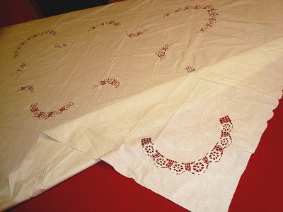 Elegant TABLECLOTH Embroidered crochet 66'' x 83'' PLUS 8 Napkins White Rectangle