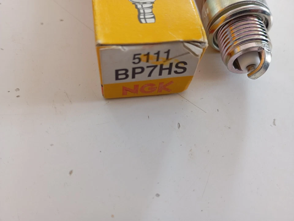 bougie NGK bp7hs ducati cagiva yamaha pgo fantic italjet mbk derbi - Photo 2/3