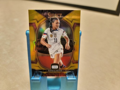Sophia Smith [Gold] #70 2022 Panini Select FIFA card