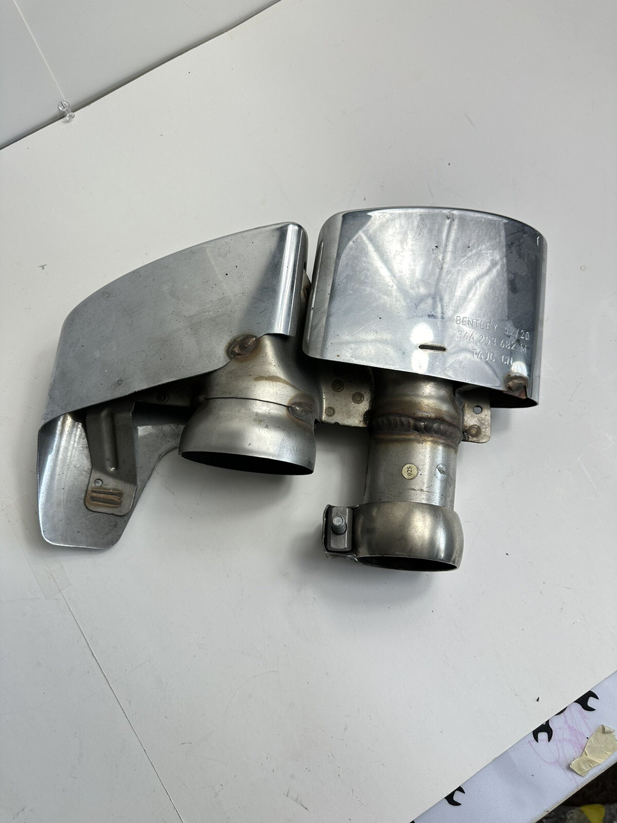 2016-2022 BENTLEY BENTAYGA RIGHT REAR EXHAUST TAIL PIPE TIP MUFFLER TRIM OEM