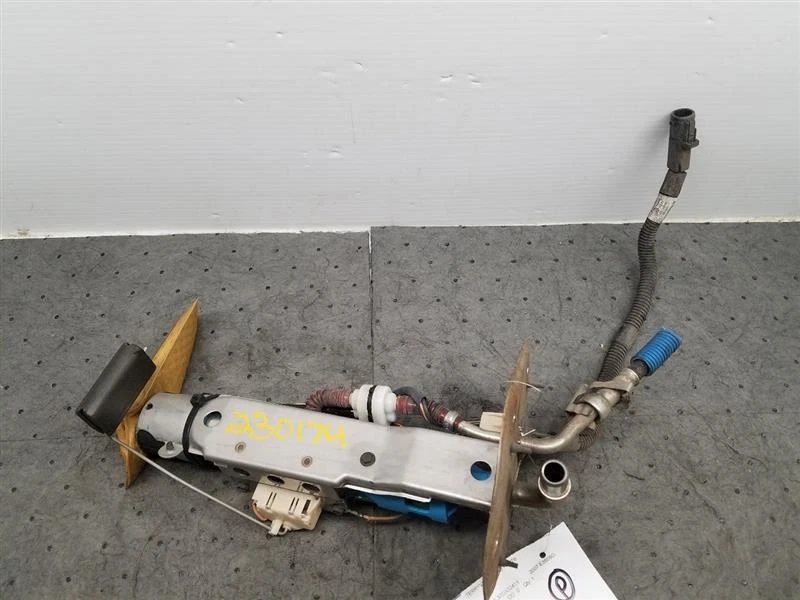 Fuel Pump Assembly Front Of Rear Axle Fits 05-08 FORD E150 VAN 1143000 - Image 2 of 4