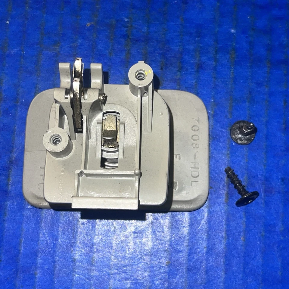 Cadillac CTS SRX STS 2003-2007 guantera cierre manija gris OEM 208644473 Foto 2 de 2