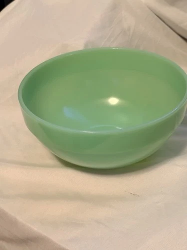 Vintage Colonial Rim Jadeite Fire-King Bowl. Made in US by Anchor Hocking 1950’s