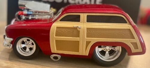 2001 Funline Muscle Machines Red 1950 Ford Woody Die Cast Car 1/18 scale - Picture 2 of 7