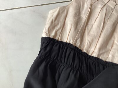 Robe Dégriffée Taille 42 - Couleur Noir Et Beige - Style Débardeur Genou - Comme Neuve Occasion