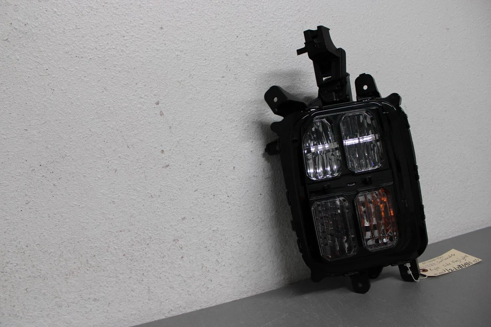 2020 MITSUBISHI OUTLANDER RIGHT SIDE FOG LIGHT - Image 3 of 4