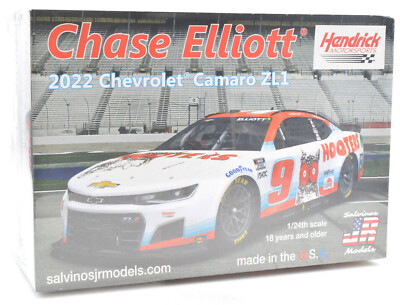 Salvino JR Models ''Hooters'' Chase Elliot 2022 Camaro ZL1 Nascar 1/24 Car Kit 