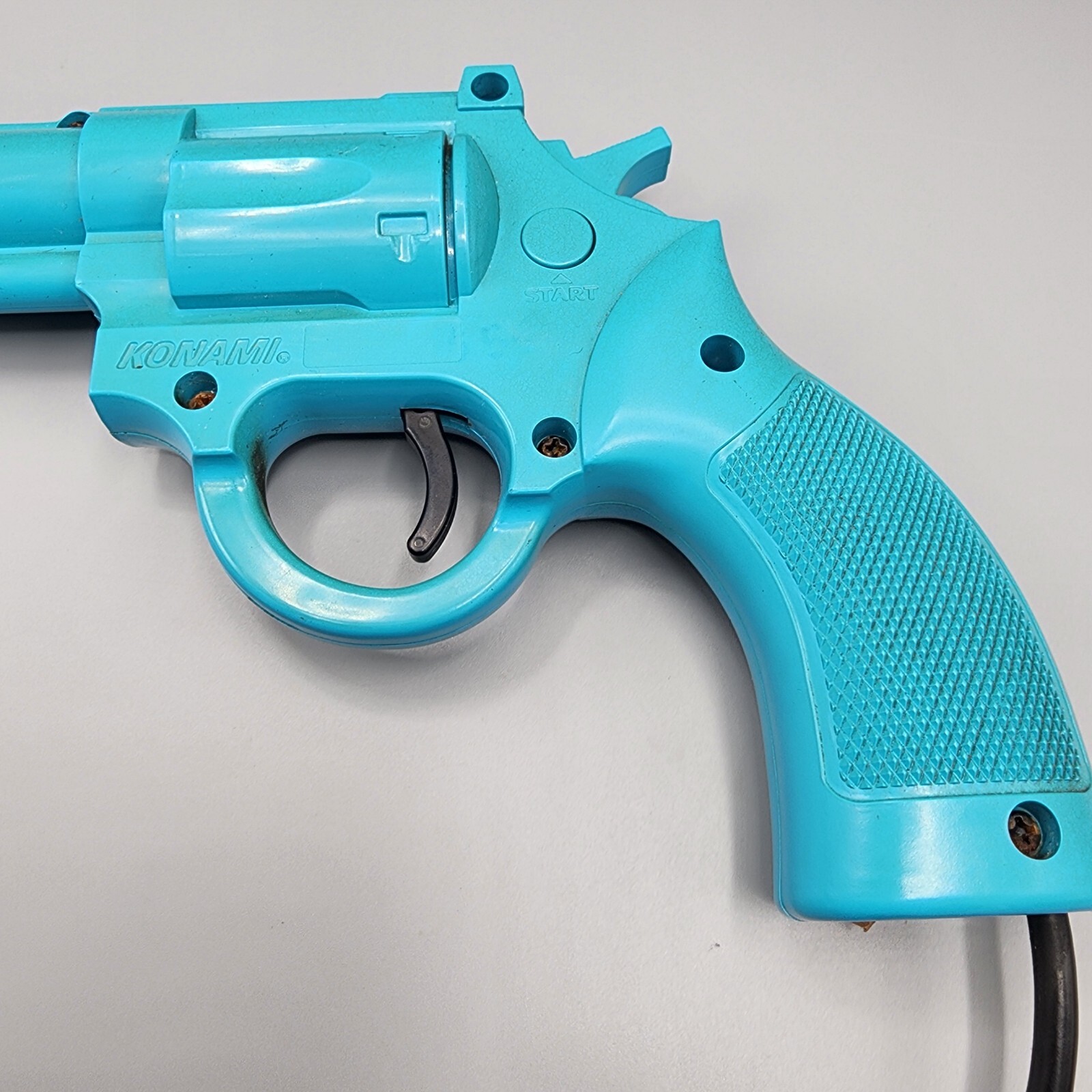 The Justifier (Sega Genesis) Light Gun Blue Pistol for Lethal Enforcers Konami INSTITUTO