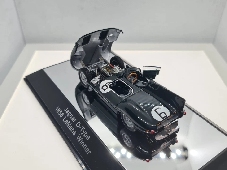 Autoart 65586 JAGUAR D-TYPE TEAM JAGUAR CARS N 6 WINNER 24h LE MANS 1955 opening - Immagine 2 di 4