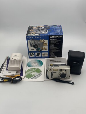 MEDION MD9721 8-24MM DIGITAL CAMERA WITH BOX