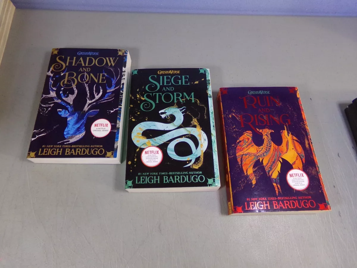 Siege and Storm (Shadow and Bone Trilogy #2) by Leigh Bardugo, Paperback