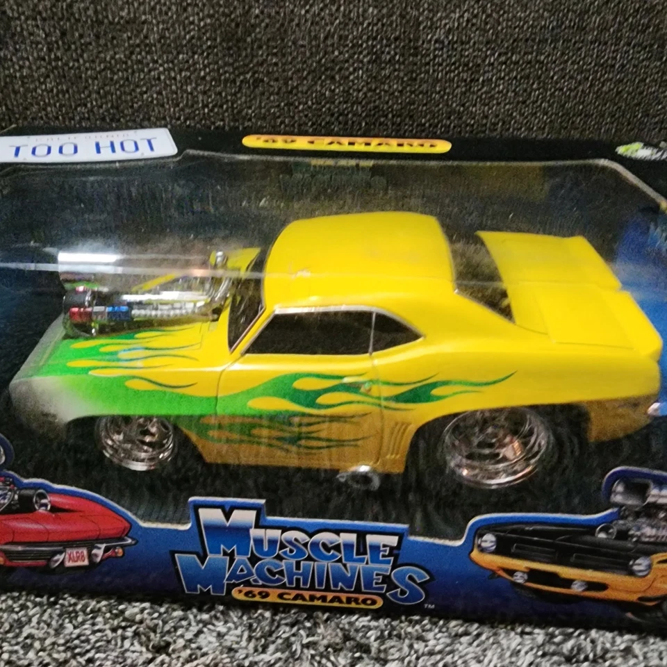 Muscle Machines 1/18 Scale '69 Chevrolet Camaro Yellow W/ Green Flames NIB - Image 3 of 4