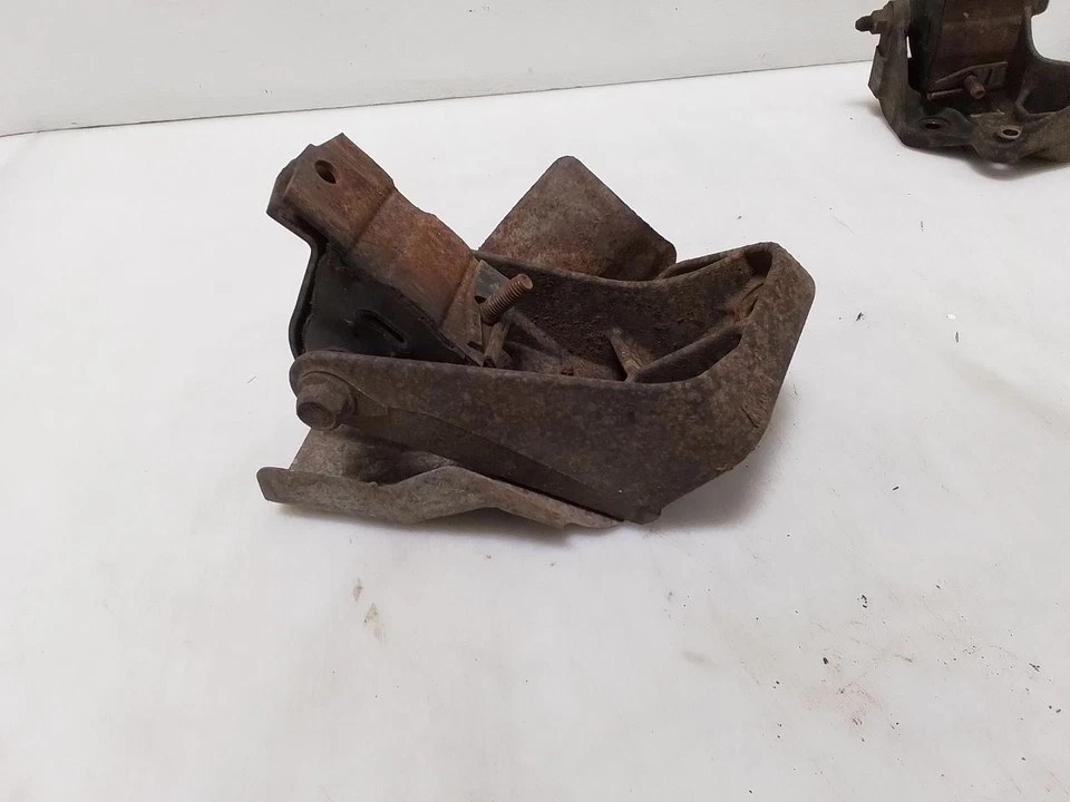 Soportes de montaje del motor Jeep TJ Wrangler 4,0 L 2000-2006 145265 Foto 3 de 4