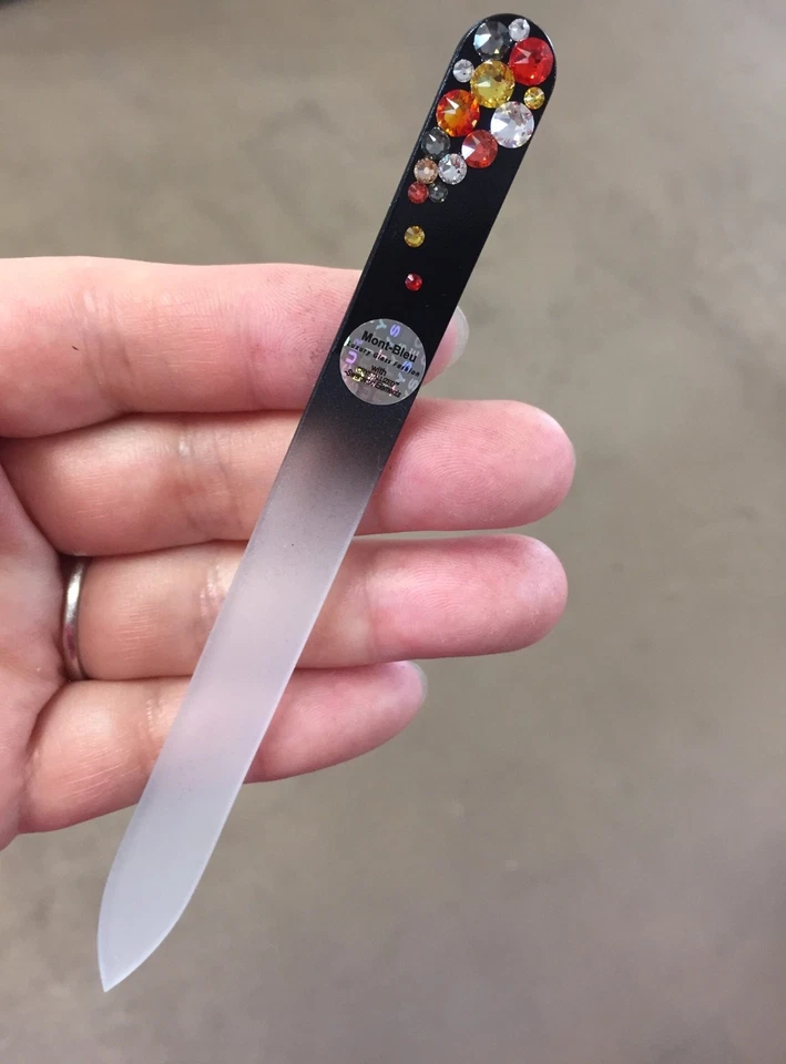 Lima de uñas de vidrio Mont Bleu hecha en Czeck 5 1/2" elementos de cristal de Swarovski Foto 4 de 4