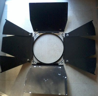 Huge 15 3/4'' Barndoors Ianiro Strand Quartzcolor Arri/Desiti? HMI fresnel light