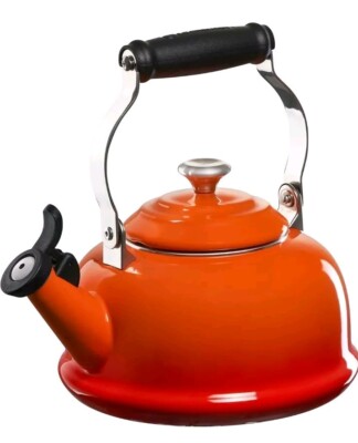 Le Creuset Q3101-2  1.7 qt Whistling Tea Kettle NIB Flame Orange New
