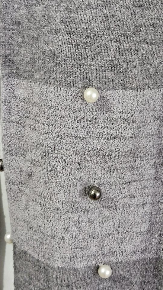 Suéter cárdigan Alberto Makali para mujer pequeño gris con perlas manga larga abierto Foto 3 de 4