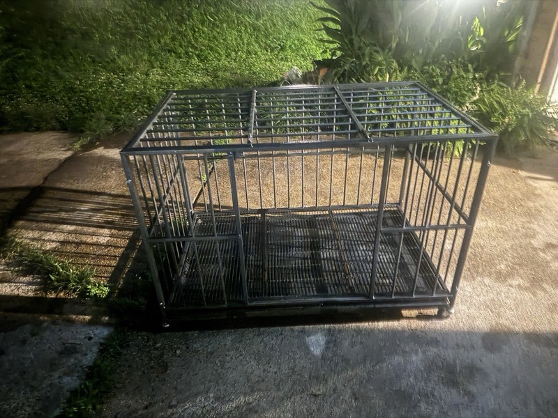 43" Heavy Duty Steel Dog Kennel Crate w/ Wheels, Slide-Out Tray, Front Door