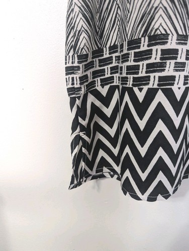 Chico’s Sleeveless Tunic Blouse Hidden Button Up Black White Size 3 (XL) - Picture 11 of 12