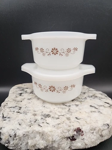 Dynaware Pyr O Rey Pyrex Milk Glass Brown Daisy 2 Bowls W Lids Butter Casserole