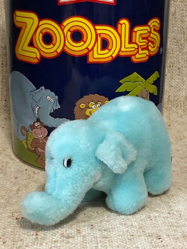Libbys Zoodles four plush promo item controversial palm tree graphics tin - Picture 9 of 10