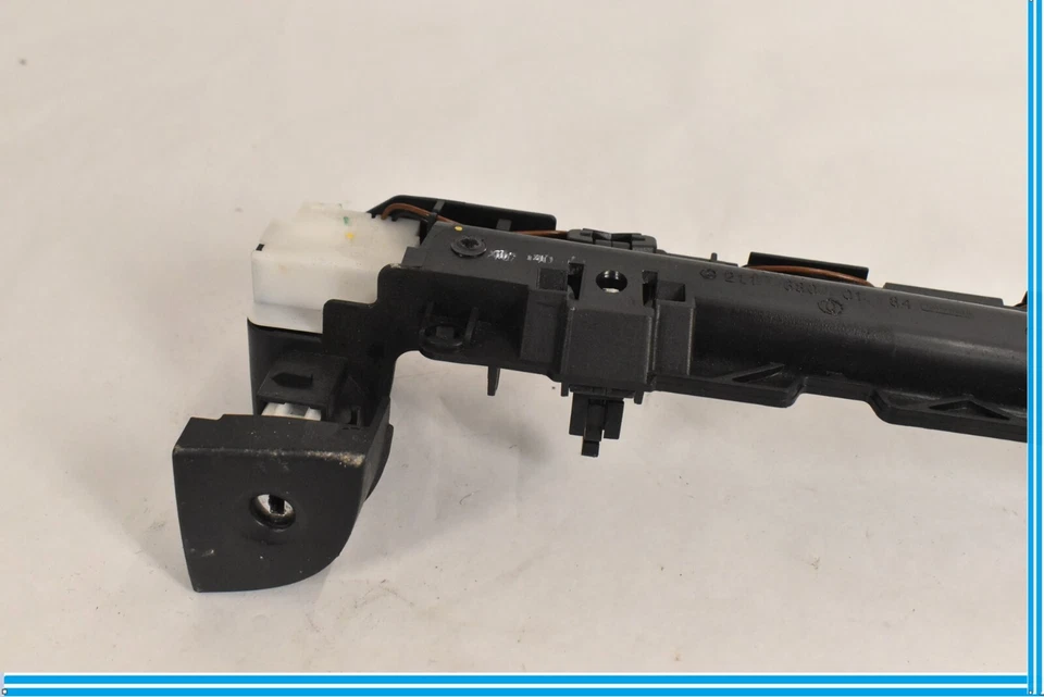 03-06 MERCEDES-BENZ W211 E500 手套盒锁闩组件 原始设备制造商 — 第 3/4 张图片