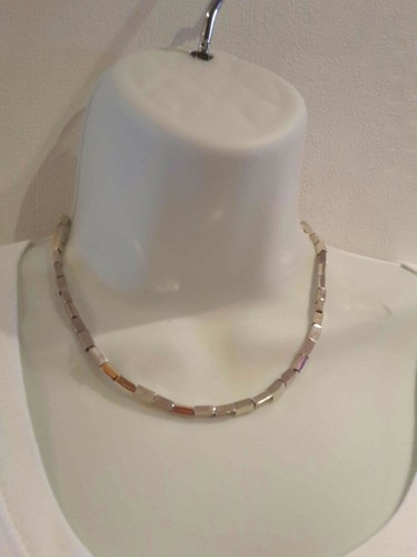 Silberfarbene Blockperlenkette. (m37). Neu