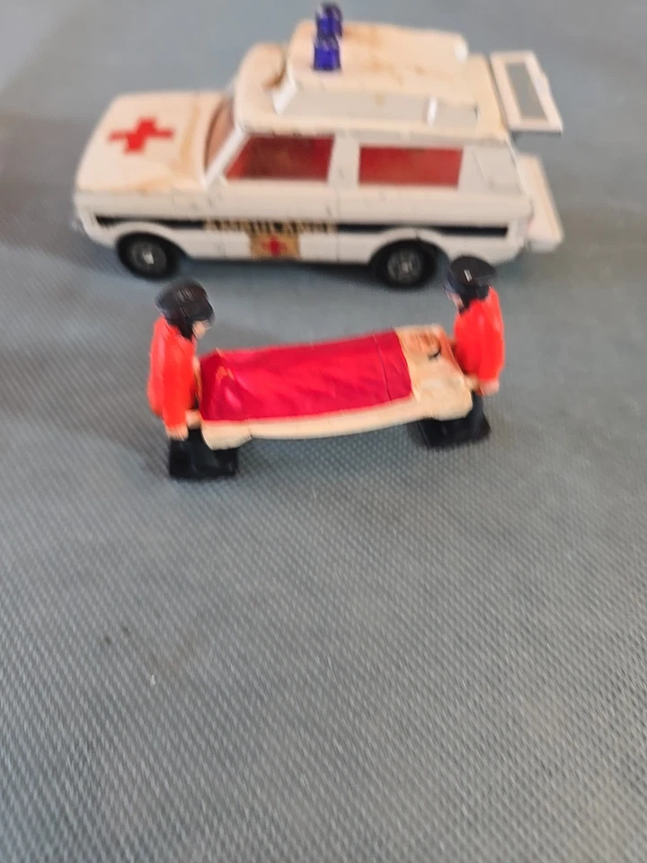 CORGI Range Rover Ambulance &EMT Stretcher 1974 VTG Vehicle  Great Britain - Image 2 of 4
