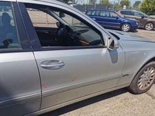 Mercedes E Klasse 211 Beifahrert&uuml;r T&uuml;r Autot&uuml;r vorn rechts 744 Brillantsilber 