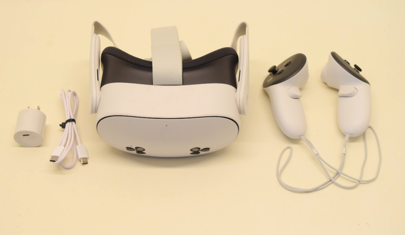 Meta Quest 3S 128GB Standalone All-in-One VR Headset P97  w/Controllers &Charger