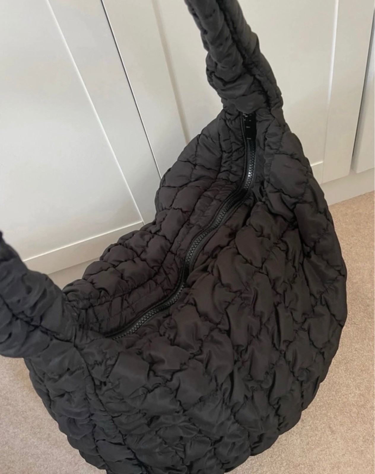 COS Quilted Oversized Crossbody Bag black Extra Large Bag New Without tag Unisex image 4