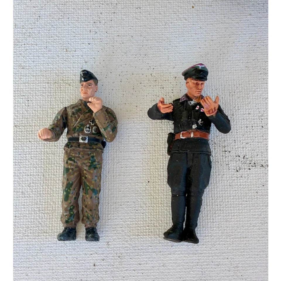 Forces of Valor 1:32 Tiger I Tank #223 w/ 2 Crew Figures – Unimax 2003 - Image 4 of 4