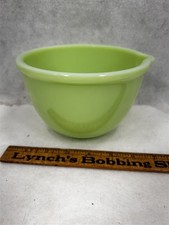 vintage McKee jadite mixing bowl with spout 6 x 4 high 