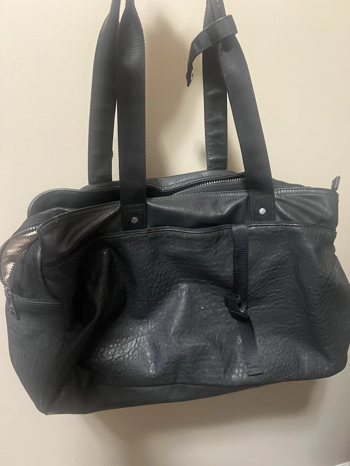 RARO BOLSO DE LONA LULULEMON ATHLETICA NEGRO CUERO TEXTURIZADO HOMBRO GIMNASIO BOLSILLOS Foto 2 de 4