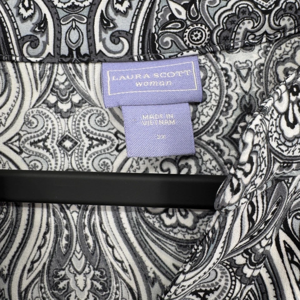Blusa Laura Scott Mujer 3X Paisley Botón Frontal Negra Blanca Mangas con lengüeta enrollable Foto 4 de 4