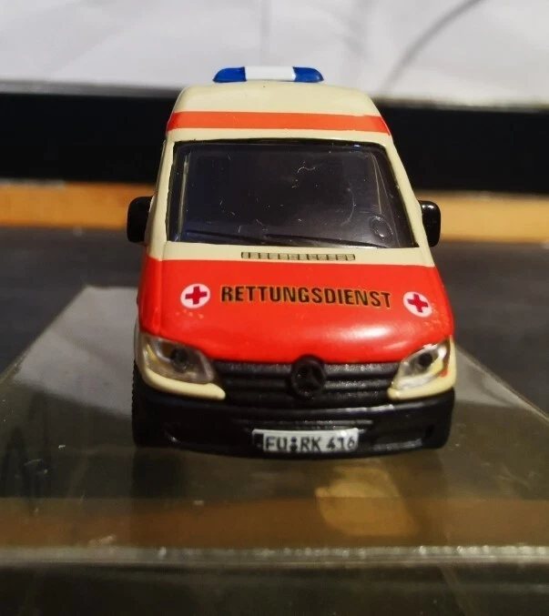 SCHUCO Mercedes Benz Sprinter Ambulanza "RETTUNGSDIENST 19 222" - scala H0 - Immagine 2 di 4