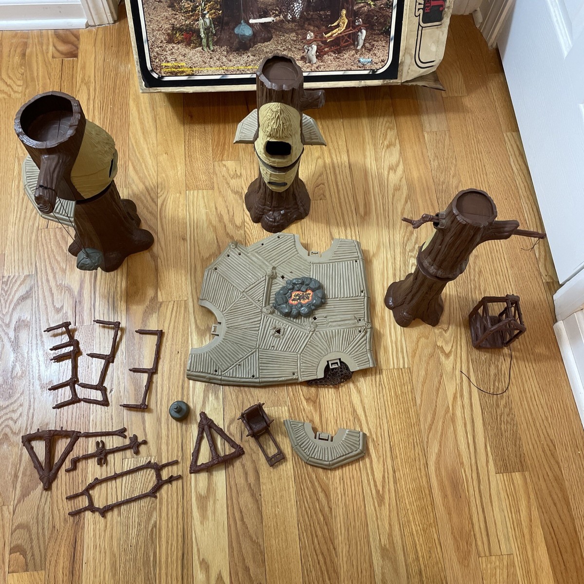 1983 Ewok Village Playset ( almost Complete ) With Box Star Wars