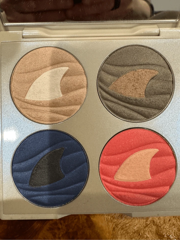 Chantecaille Save The Sharks eye palette * RARE * new without box - Image 4 of 4