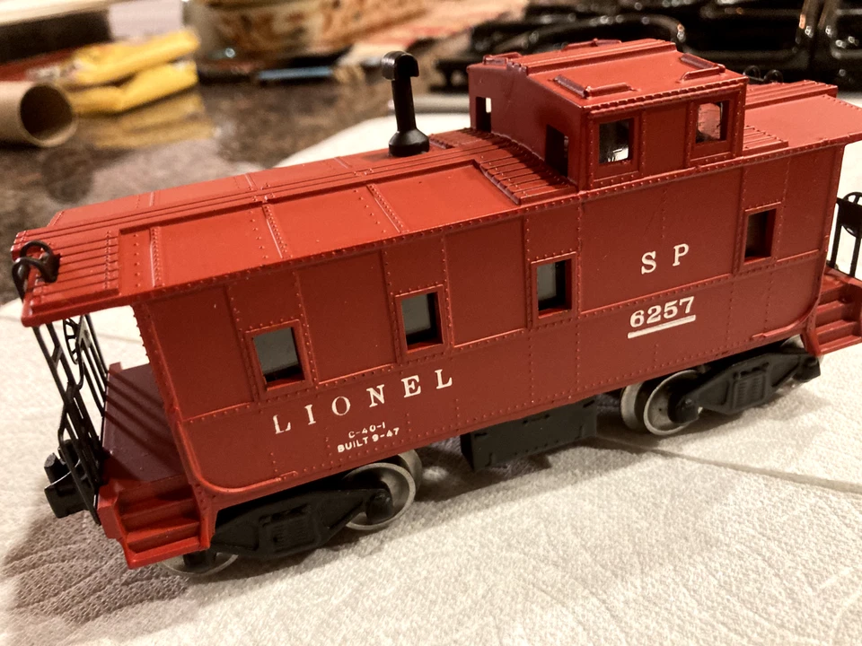 Vintage 1947s Post War Lionel 6257 Restore Illuminated Caboose O Gauge Original - Image 3 of 4