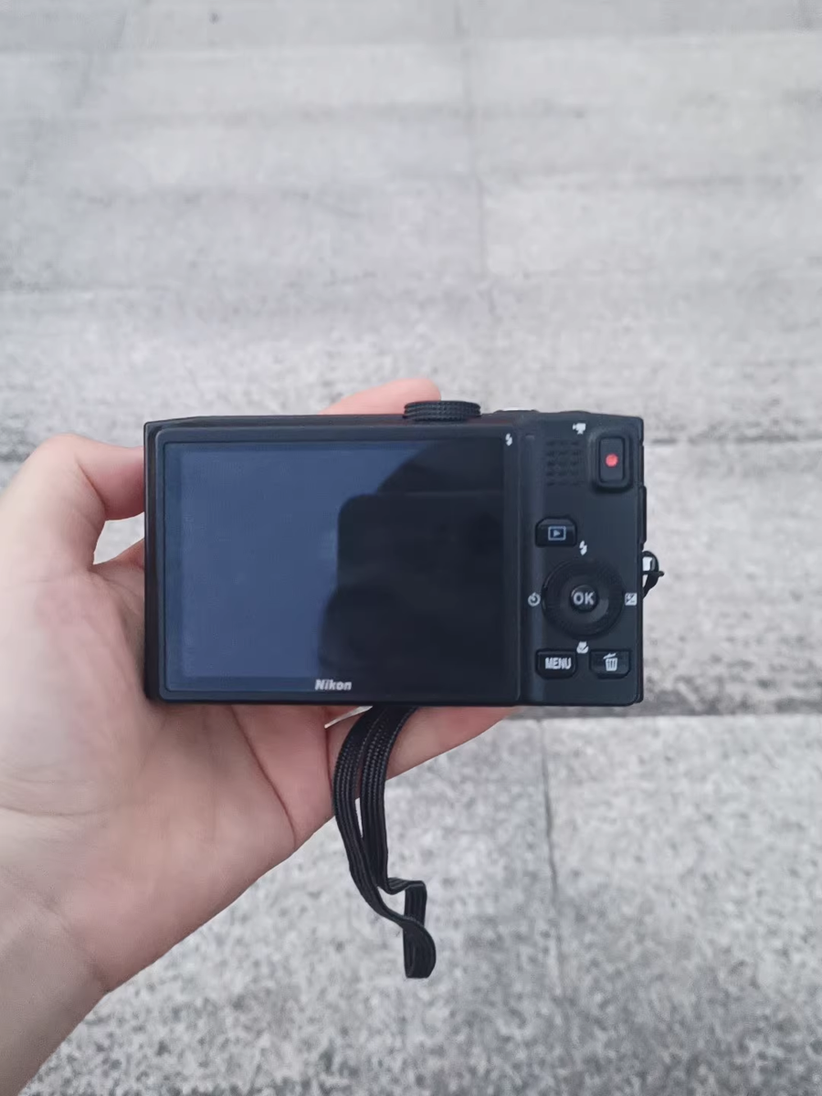 Nikon COOLPIX S8200 16.1MP 14x Optical Zoom Vintage Compact