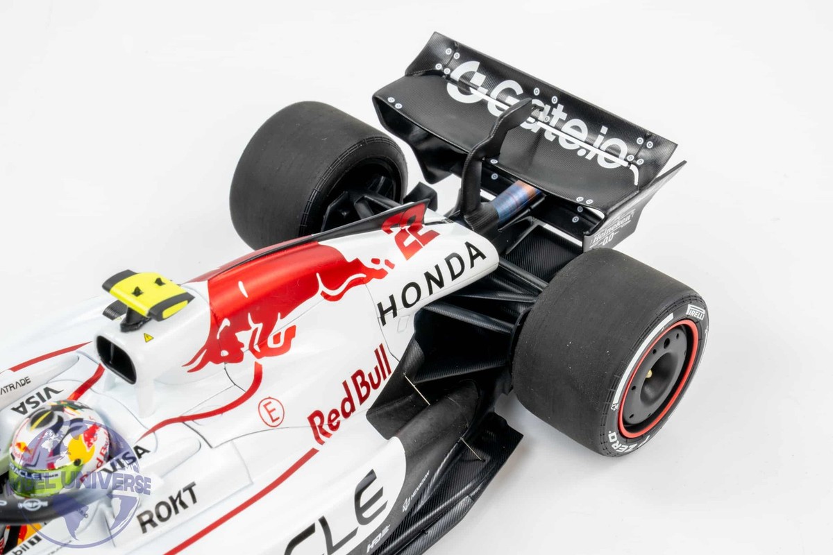 Minichamps - 1:18 Red Bull Racing RB21 No.22 Yuki Tsunoda