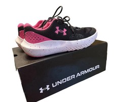 NEW Under Armour Girls GGS Surge 4 Girls Pink black white 3027108-016, Size 6Y